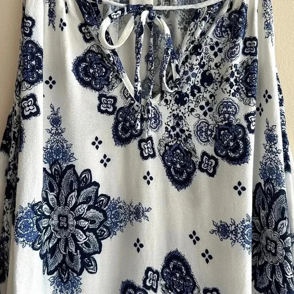 Forever 21 Contemporary Blue Floral Cold Shoulder Bell Sleeve Dress, Size XS - Picture 16 of 16